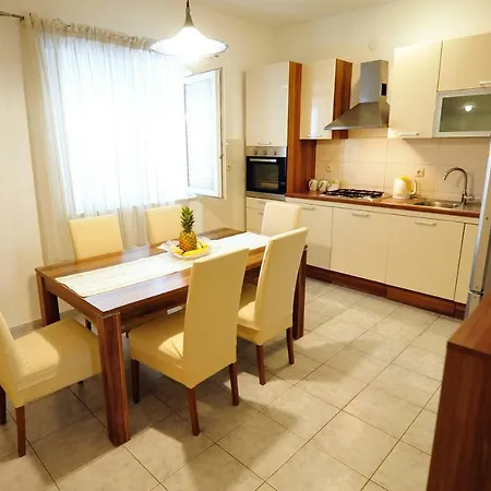 Green Garden Apartment Split